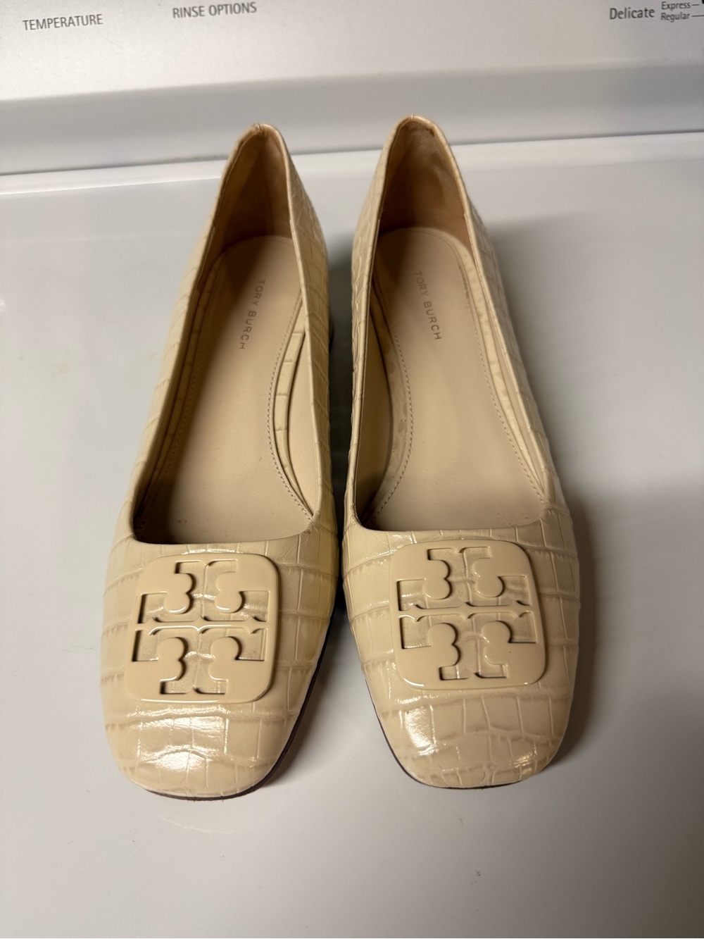 Tory Burch Georgia Ivory Croc Embossed Square-Toe Pumps size 7